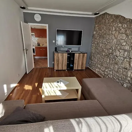 Sidro Apartment *